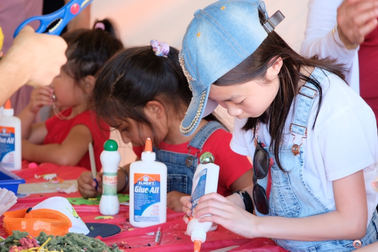 kids making crafts